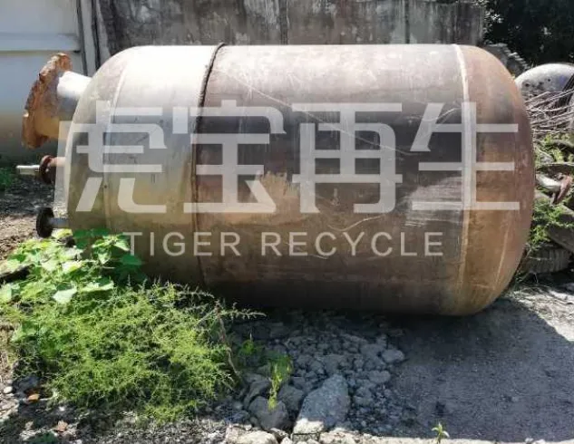 盘面震荡下行,市场氛围略显紧张,废料高位锁单!