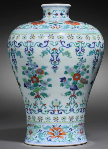 存世仅 3 件!市场仅此一件,雍正斗彩梅瓶拍出 2093 万!