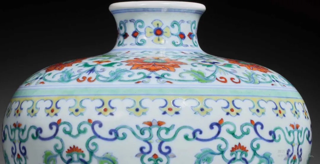 存世仅 3 件!市场仅此一件,雍正斗彩梅瓶拍出 2093 万!