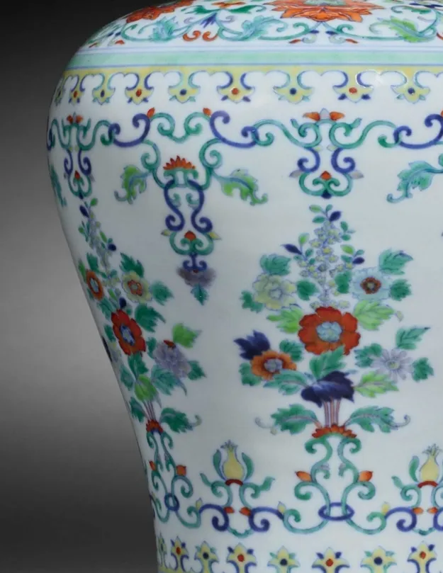 存世仅 3 件!市场仅此一件,雍正斗彩梅瓶拍出 2093 万!