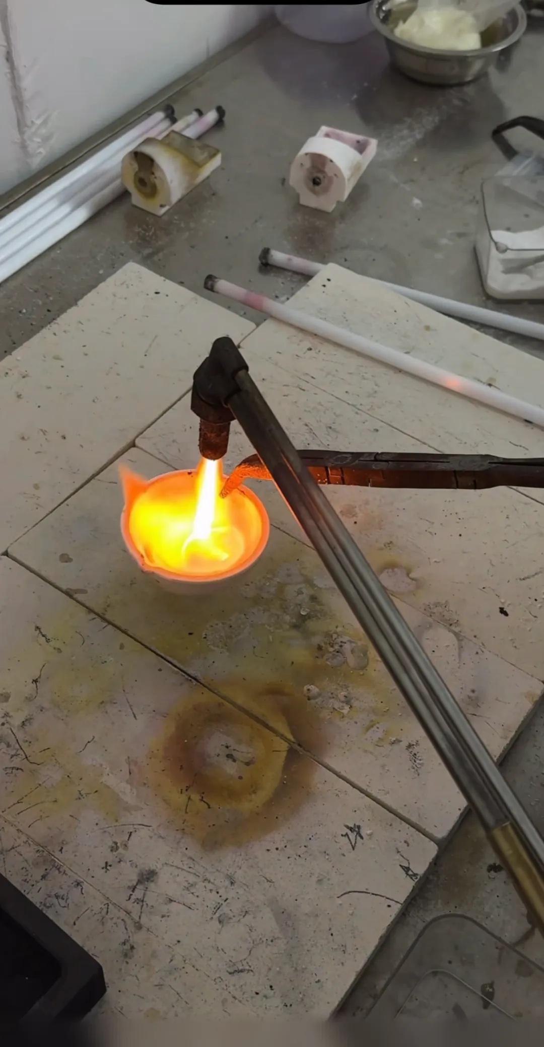 曝光!黄金掺铼(lái)造假重现市场,混合后重量增加,肉眼难辨,连火烧、光谱仪都测不出来,有商家保证“能以假乱真”