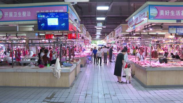 县红十字会在县城两大农贸市场投放AED