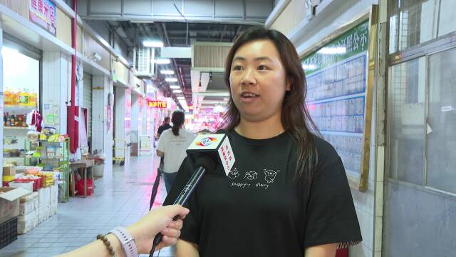 县红十字会在县城两大农贸市场投放AED