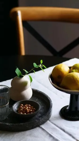 88㎡柏林老公寓,53岁营销总监Nicole混搭出全网最有＂人味＂的家