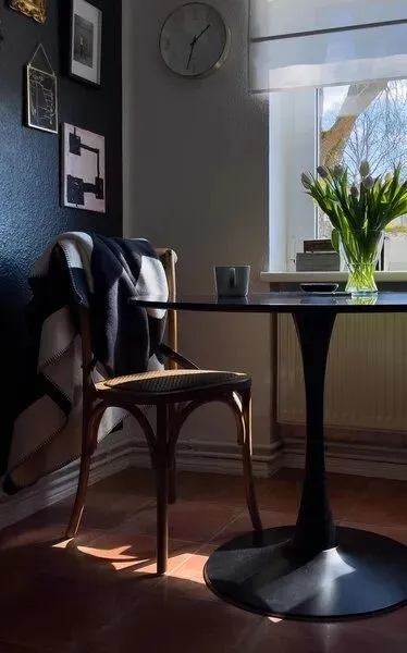 88㎡柏林老公寓,53岁营销总监Nicole混搭出全网最有＂人味＂的家