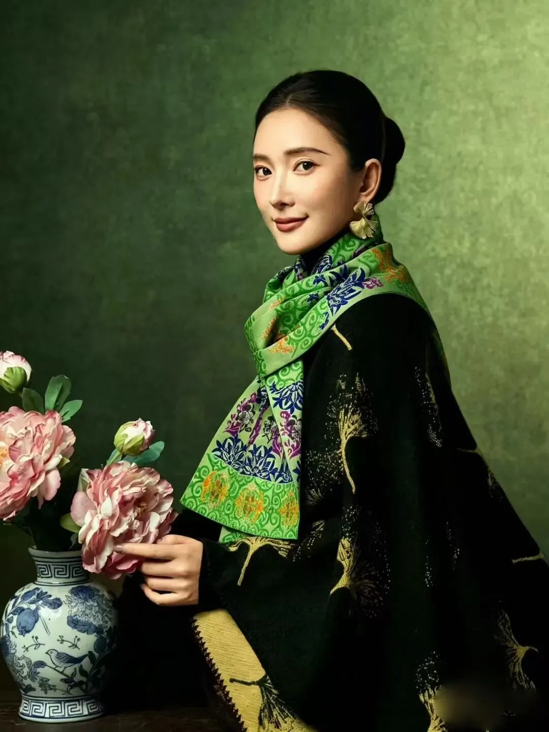 章语(DV)与大众丝巾品牌的营销逻辑差异分析