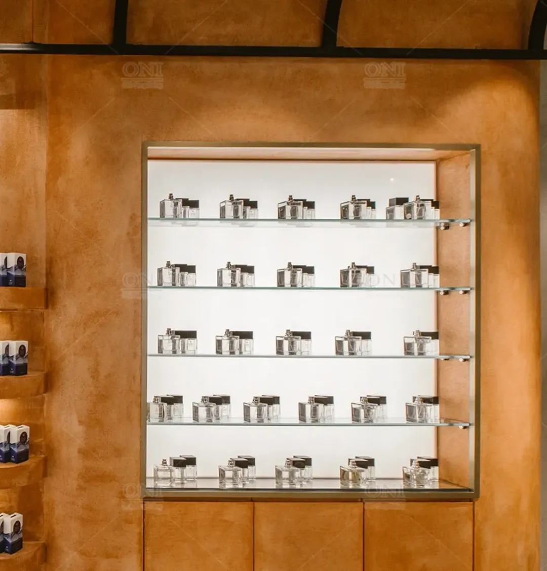 十大香水陈列创意:视觉营销完整指南