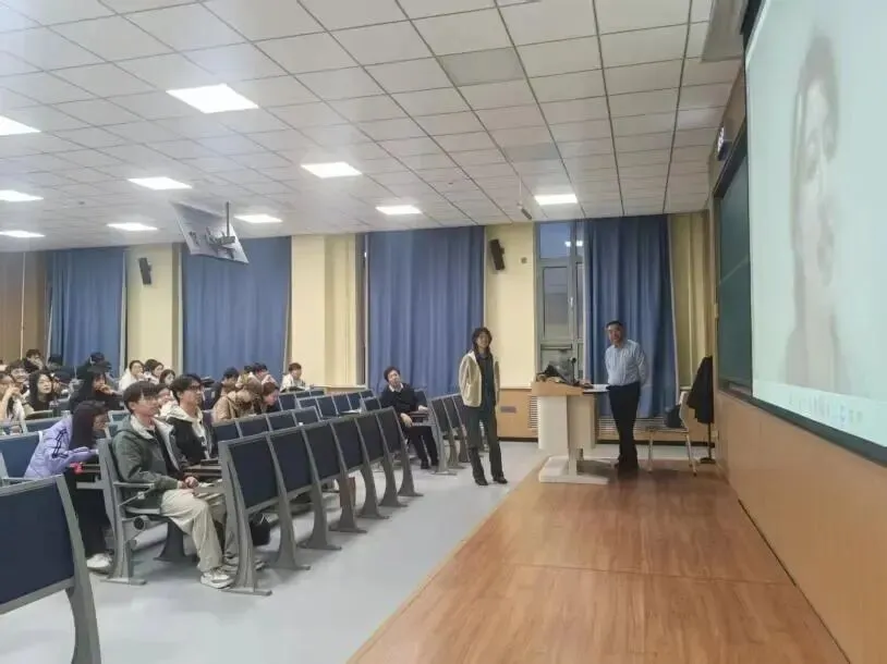 市场营销专业举办职业规划与成长交流会 校友分享“先行动再成长”破局之路