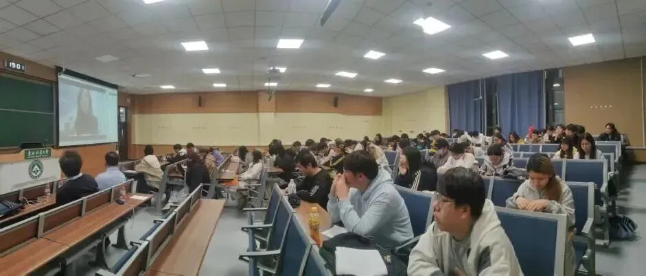 市场营销专业举办职业规划与成长交流会 校友分享“先行动再成长”破局之路