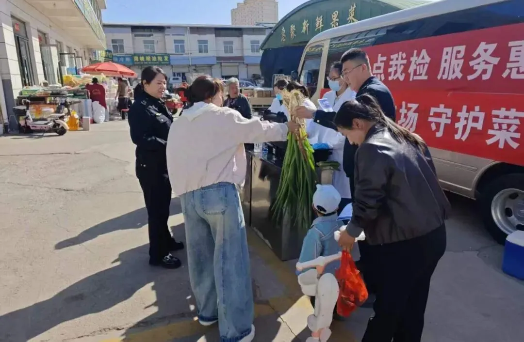 平凉市庄浪县市场监管局开展“点检进市场 守护菜篮子”专项活动