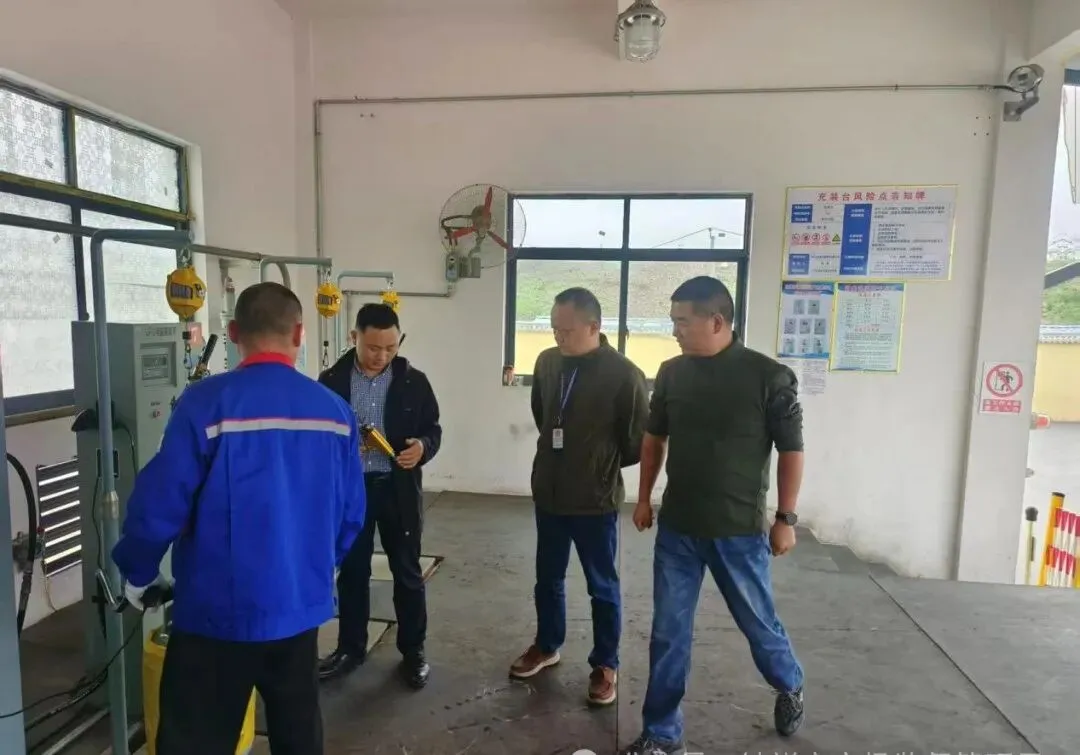 严查气瓶充装隐患,钟祥市市场监管局守牢特种设备安全底线!