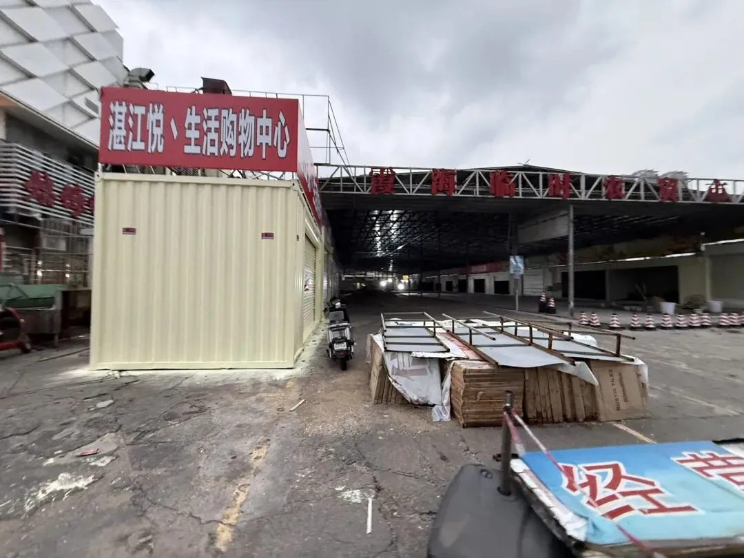 霞海临时农贸市场搬迁后原址改为一处生活购物中心丨2026年4月城市记录