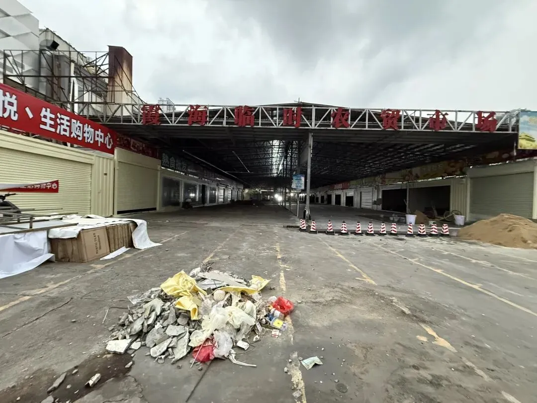 霞海临时农贸市场搬迁后原址改为一处生活购物中心丨2026年4月城市记录