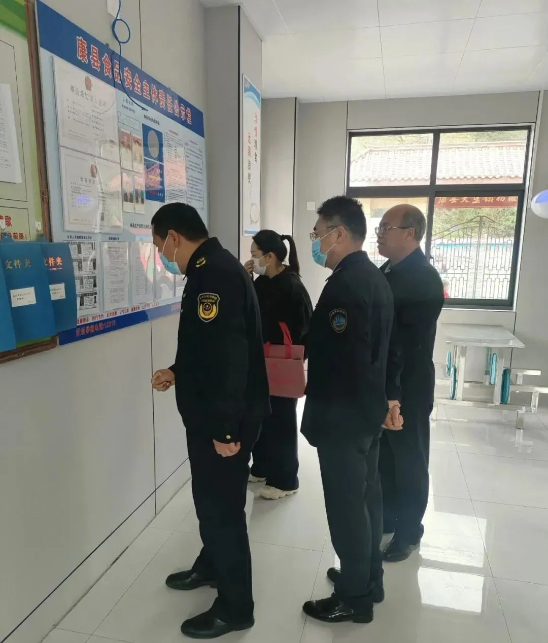 康县市场监管局联合教育局深入大堡镇初级中学督导检查校园食品安全工作