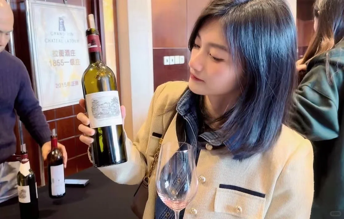 建议女生都来卖红酒