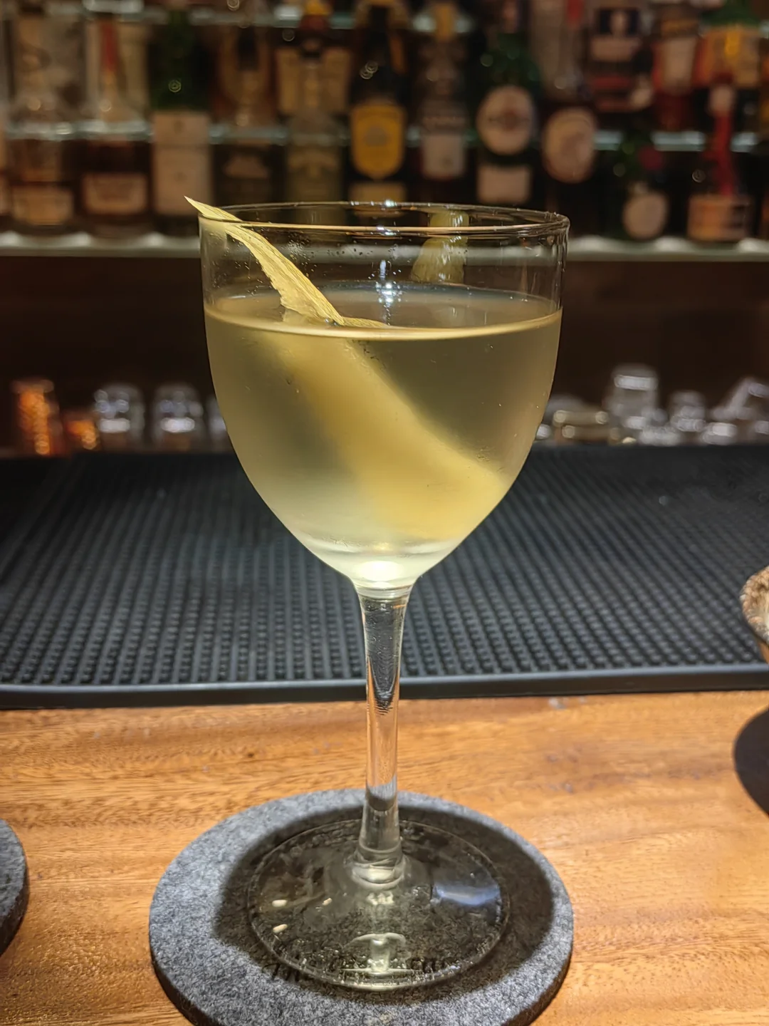 行业现状：卖酒赚钱喝酒花，一分别想带回家