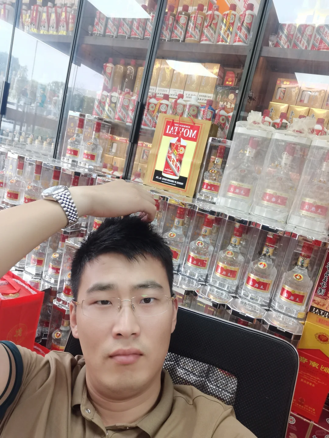90后烟酒店，守店日常，继续躺
