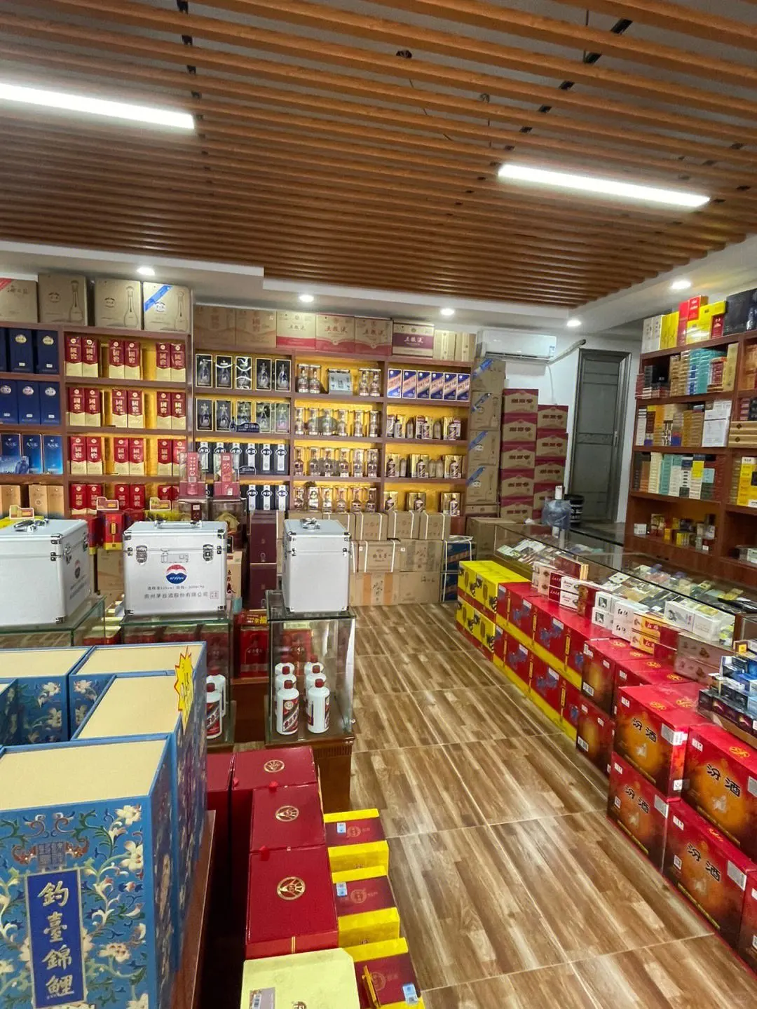为什么2024年上半年大量烟酒店倒闭？