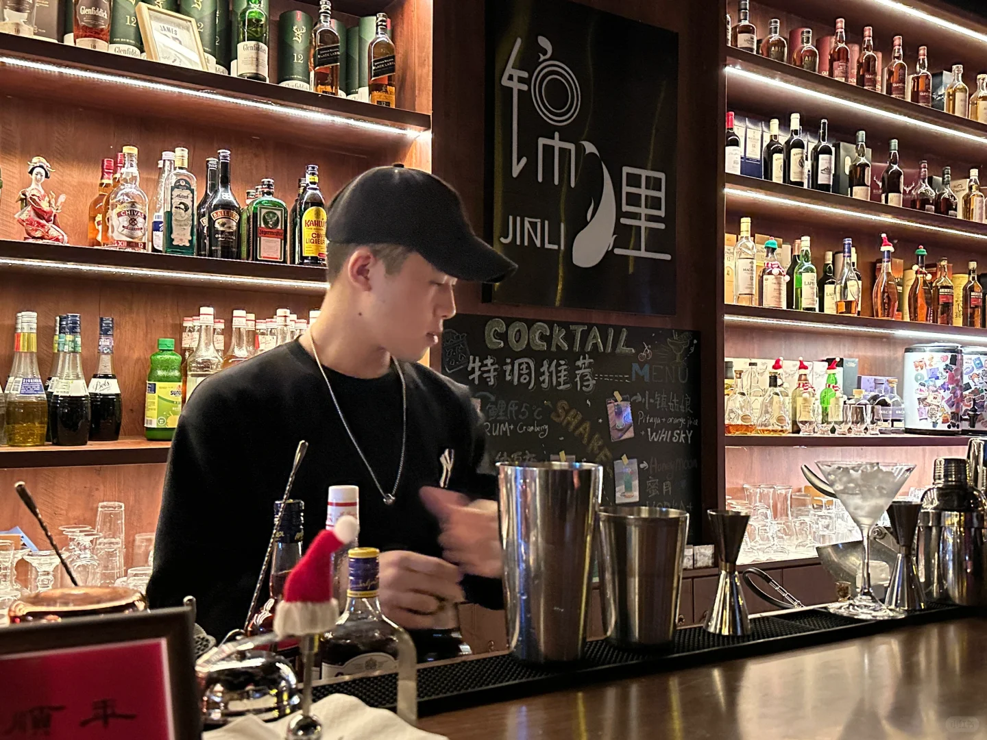 调酒师一定要长得帅？？