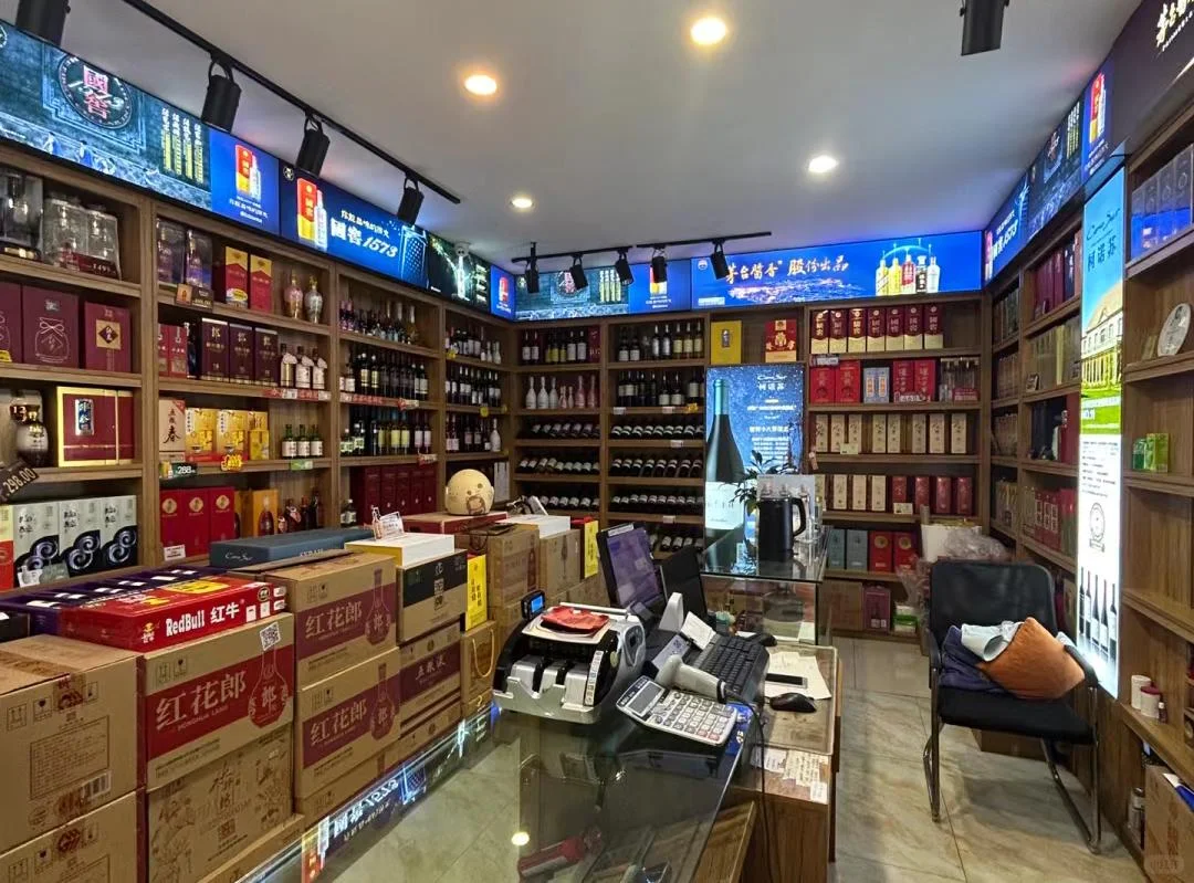 老领导退休后开了家烟酒商行，18年身价千万