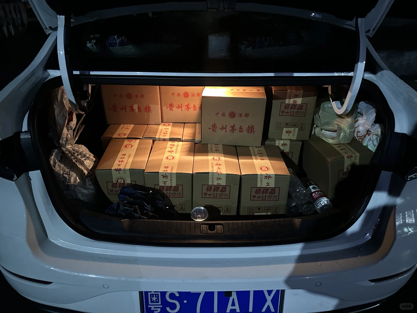 茅台镇酱香型53度白酒，正宗好酒，入口更销魂