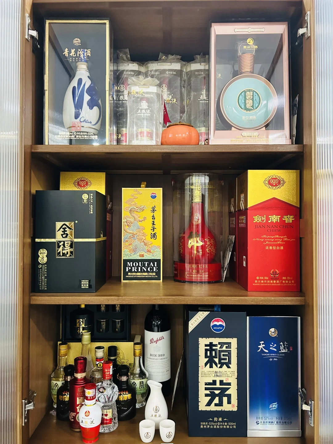 人到中年 突然喜欢上收藏白酒