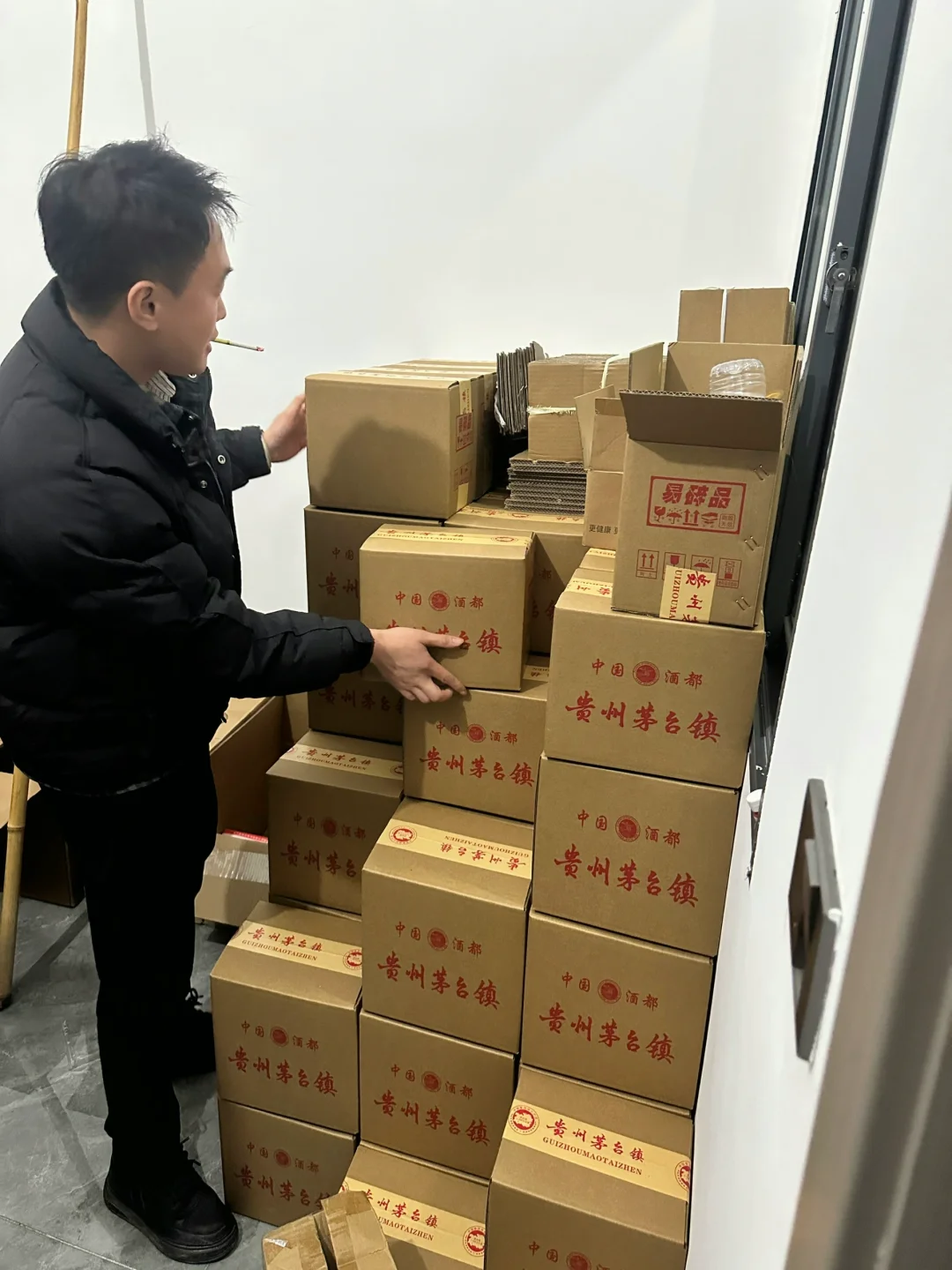 茅台镇酱香型53度白酒，正宗好酒，入口更销魂