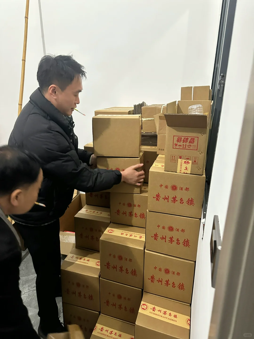 茅台镇酱香型53度白酒，正宗好酒，入口更销魂