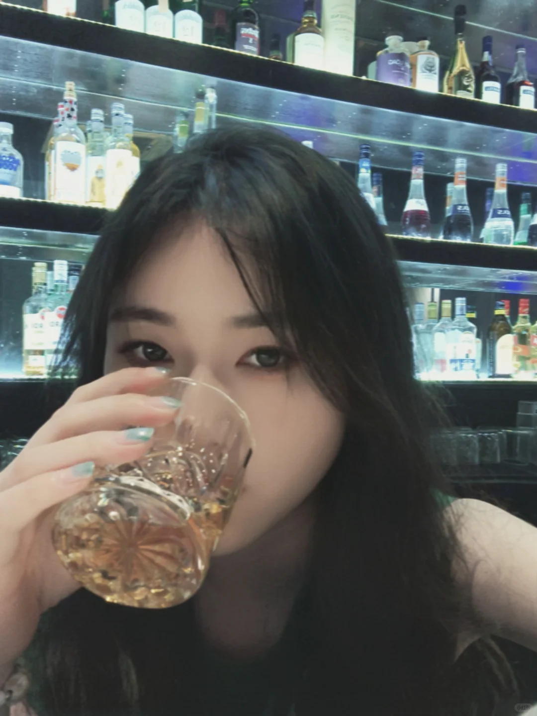 00后毕业小酒馆上班是什么体验