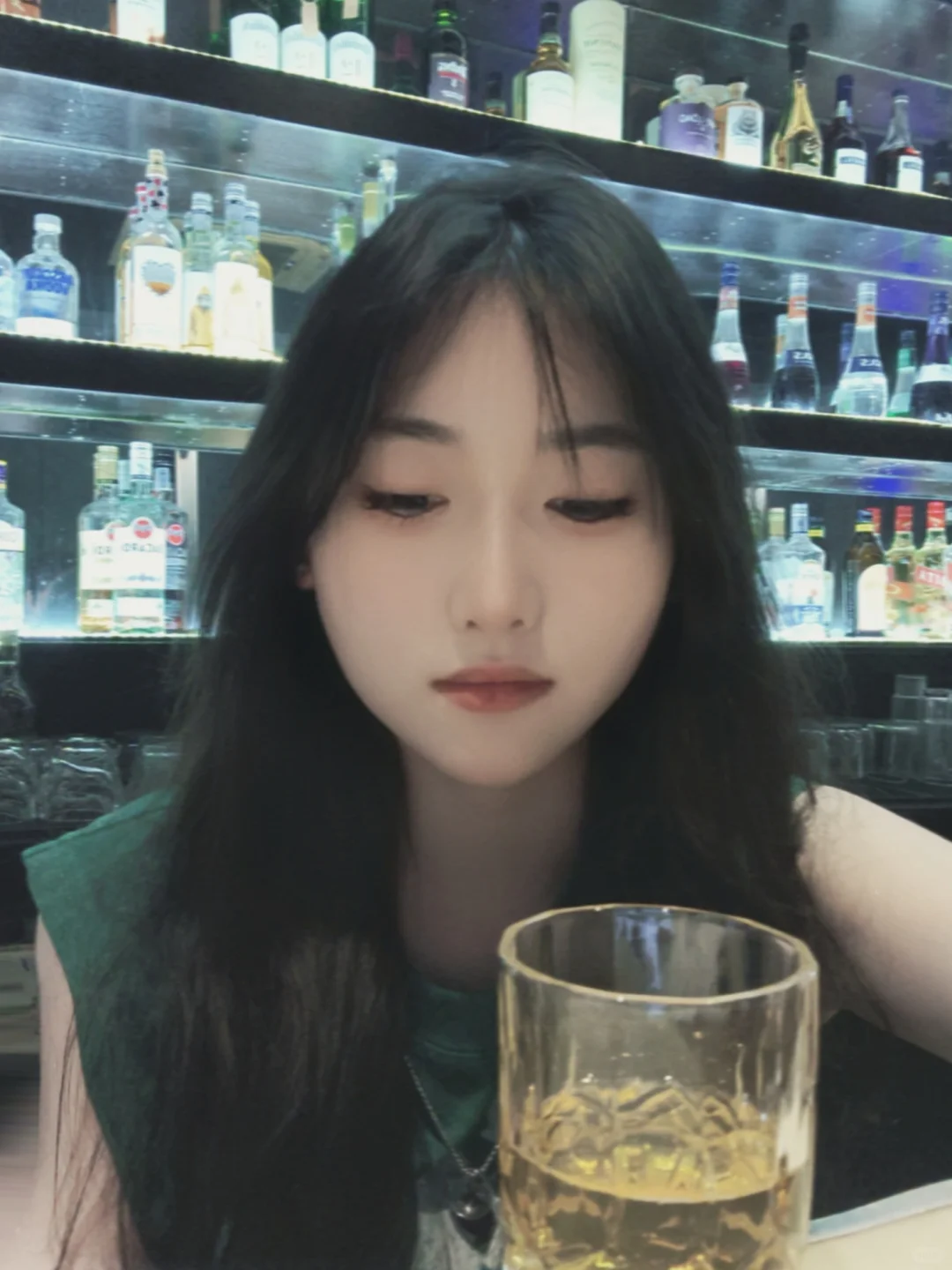 00后毕业小酒馆上班是什么体验