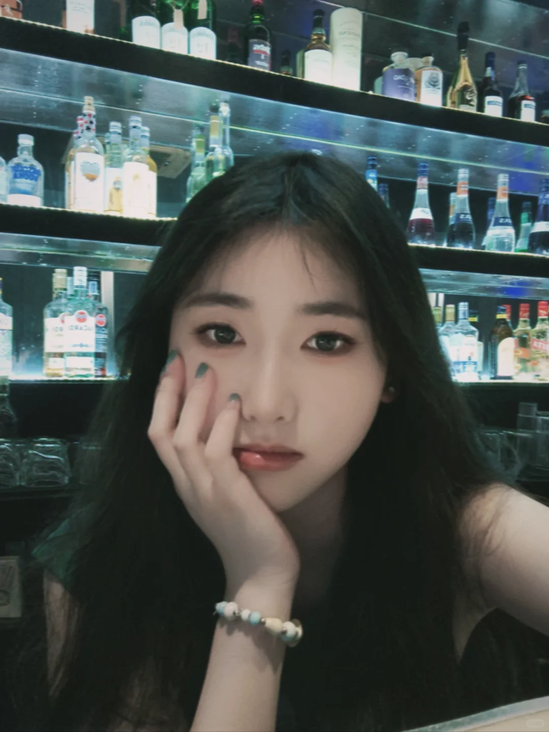 00后毕业小酒馆上班是什么体验