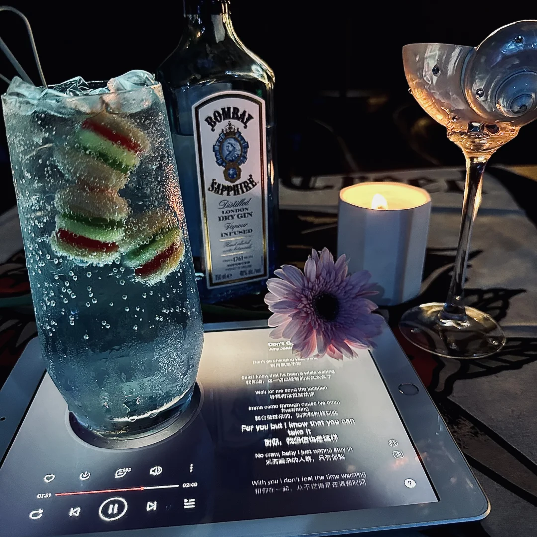 00后在唐山开酒吧月入百W是什么体验！？?