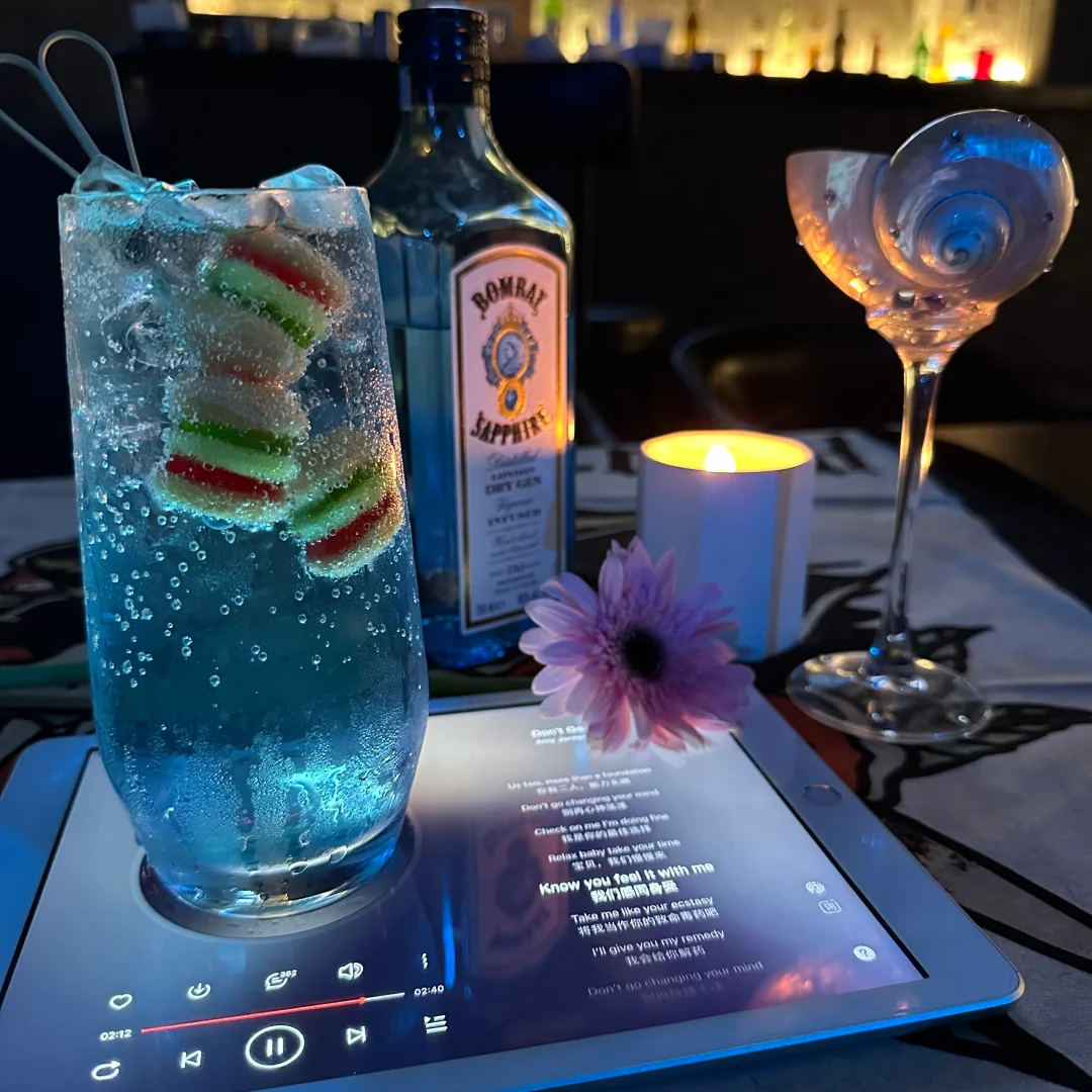 00后在唐山开酒吧月入百W是什么体验！？?