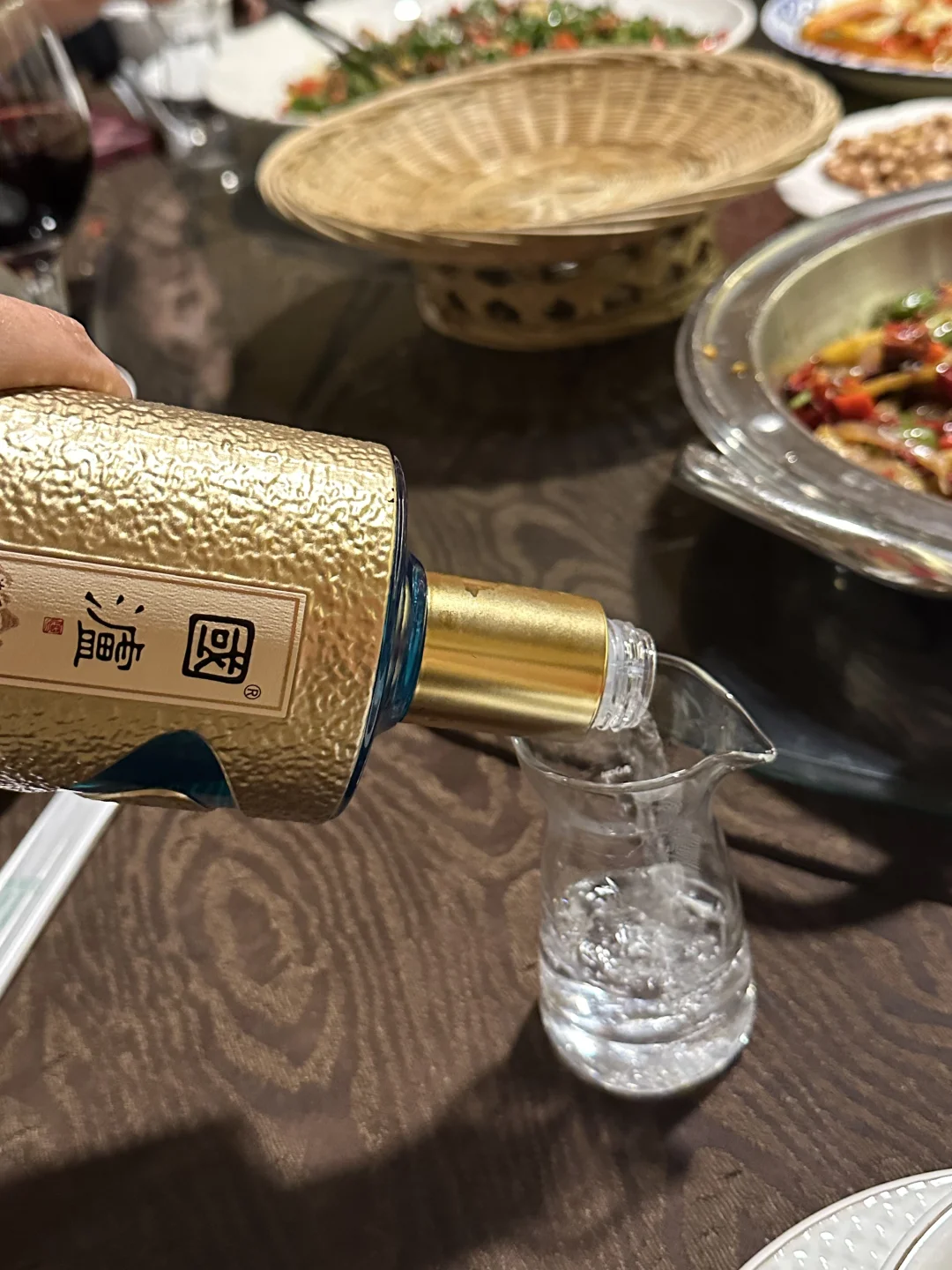女生喝52度白酒几两才算厉害？