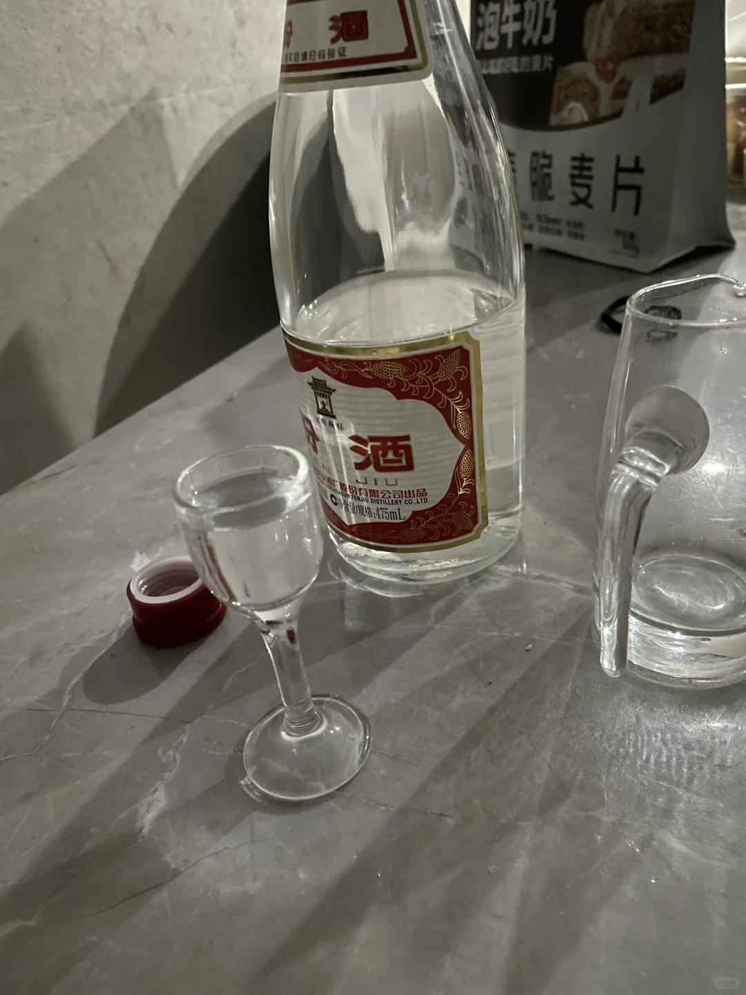 哪有女生半夜馋白酒