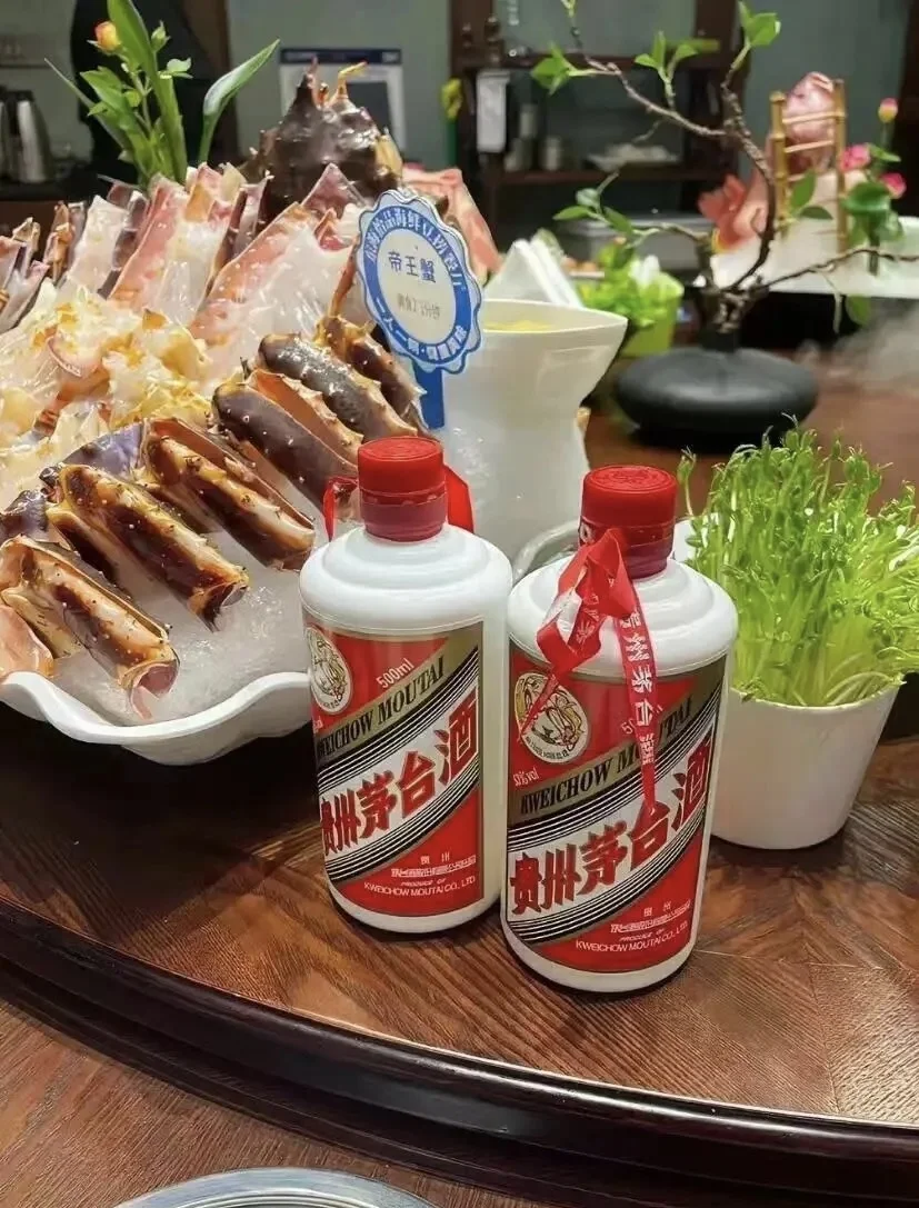 一杯茅台，敬岁月，敬人生。