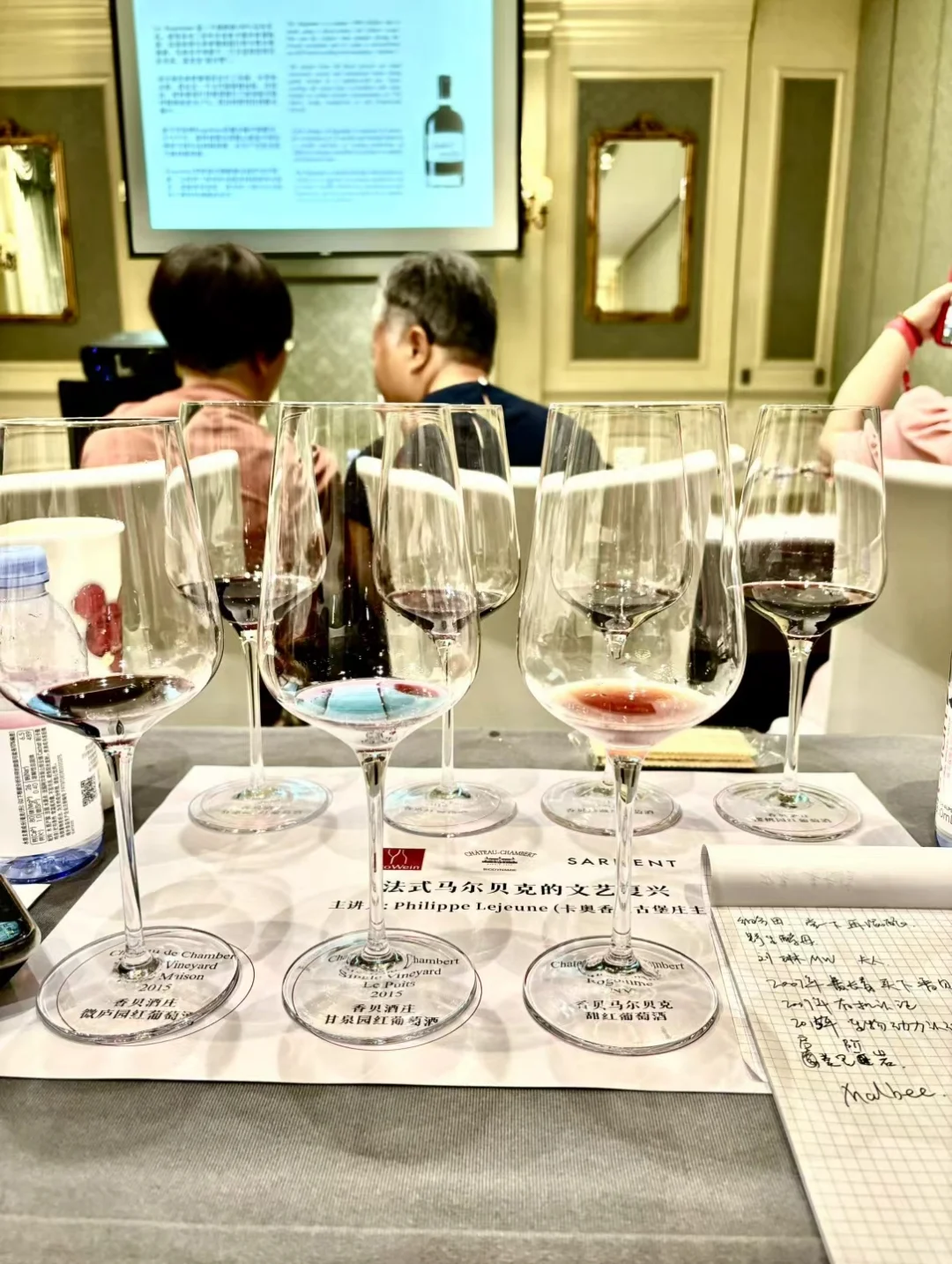 同样是AOC，价格怎么差别这么大呢？?