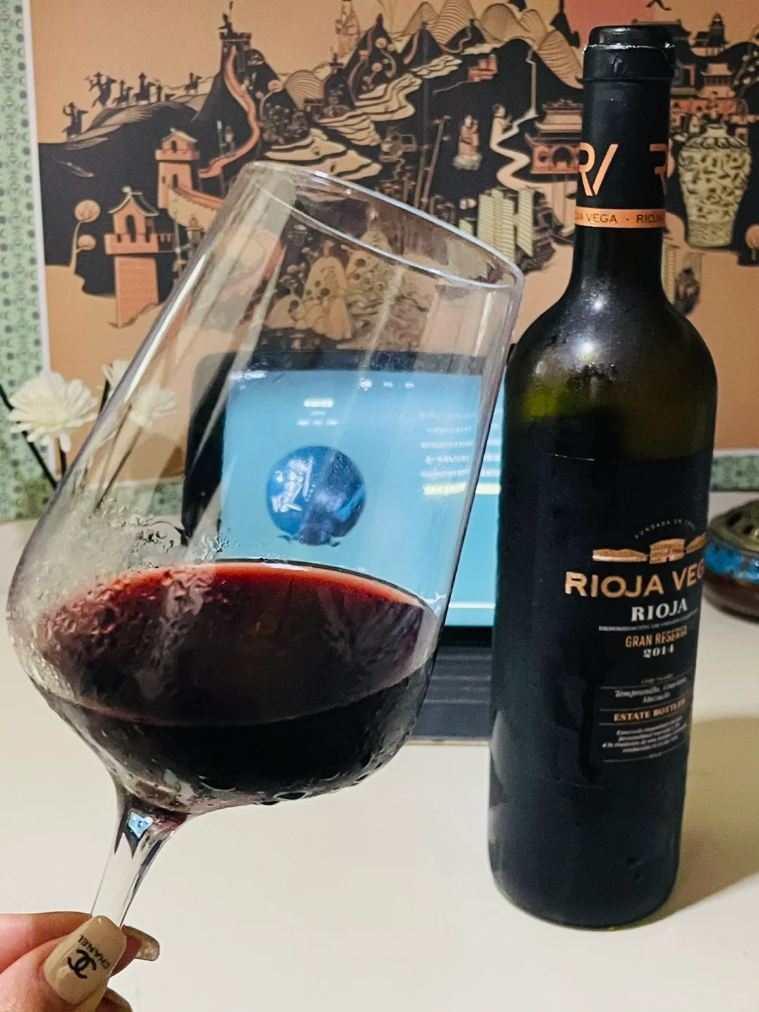 深夜一杯红酒微醺