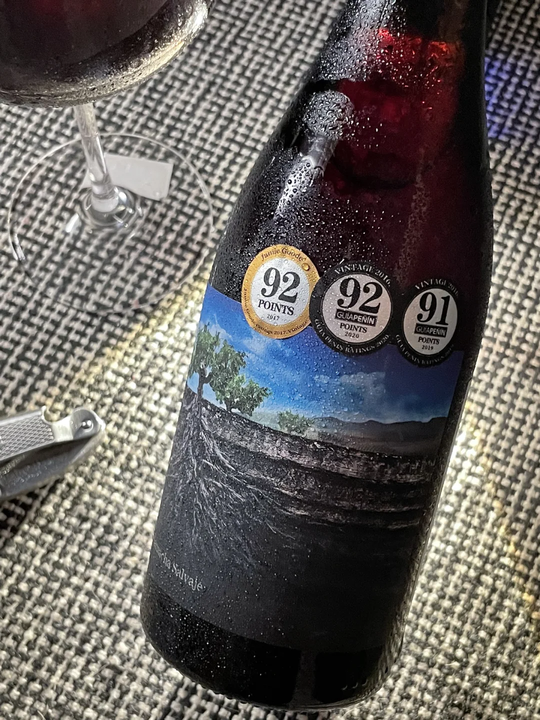 红酒，你至少做成这样才能赚到我的钱啊！！