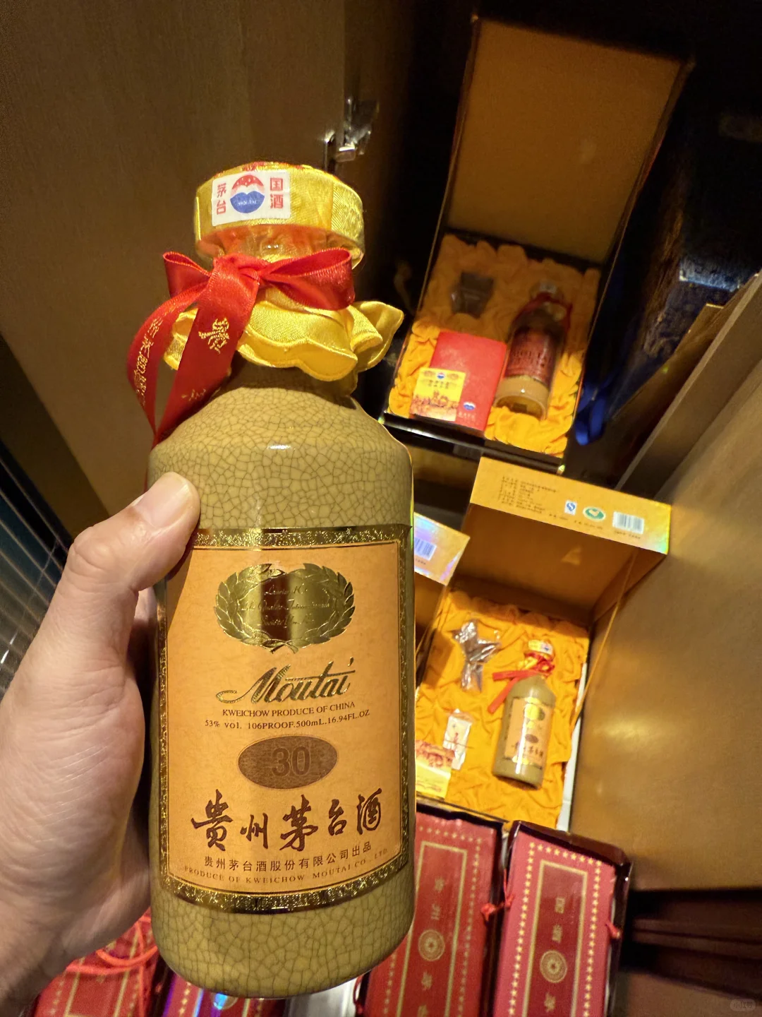 继续清理仓库，又翻出来几瓶酒。