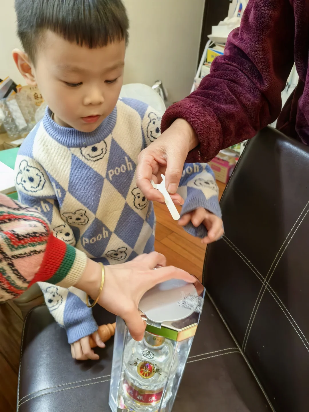 没喝过五粮液，搞了半天还是没打开