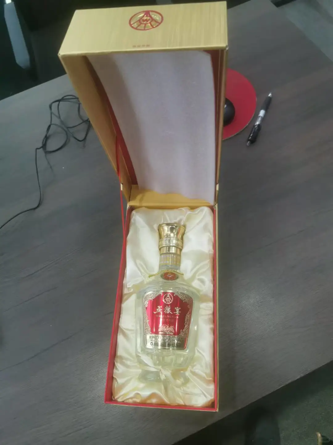 公司破产老板只能用白酒抵工资