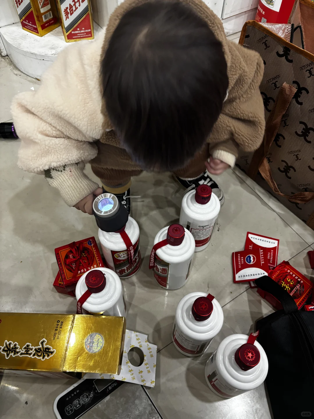2岁的烟酒三代?