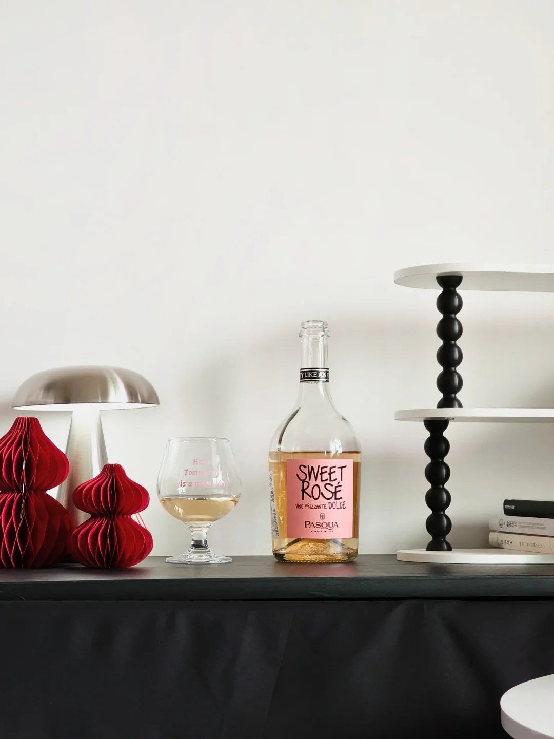举杯 祝福妇女节快乐 ?