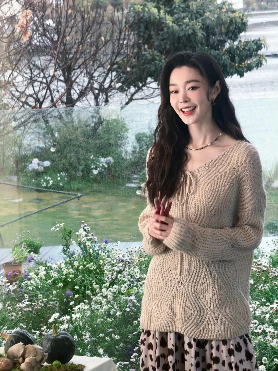 宋轶live直出?解锁春日拍照新姿势