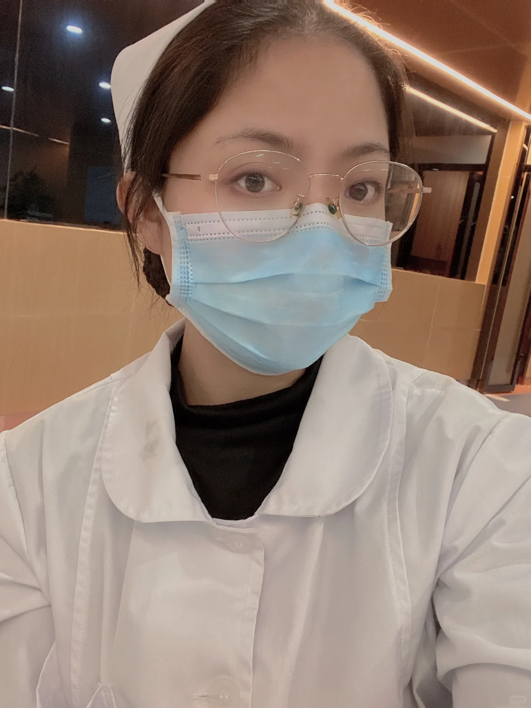 00后护士转行做烟酒便利店