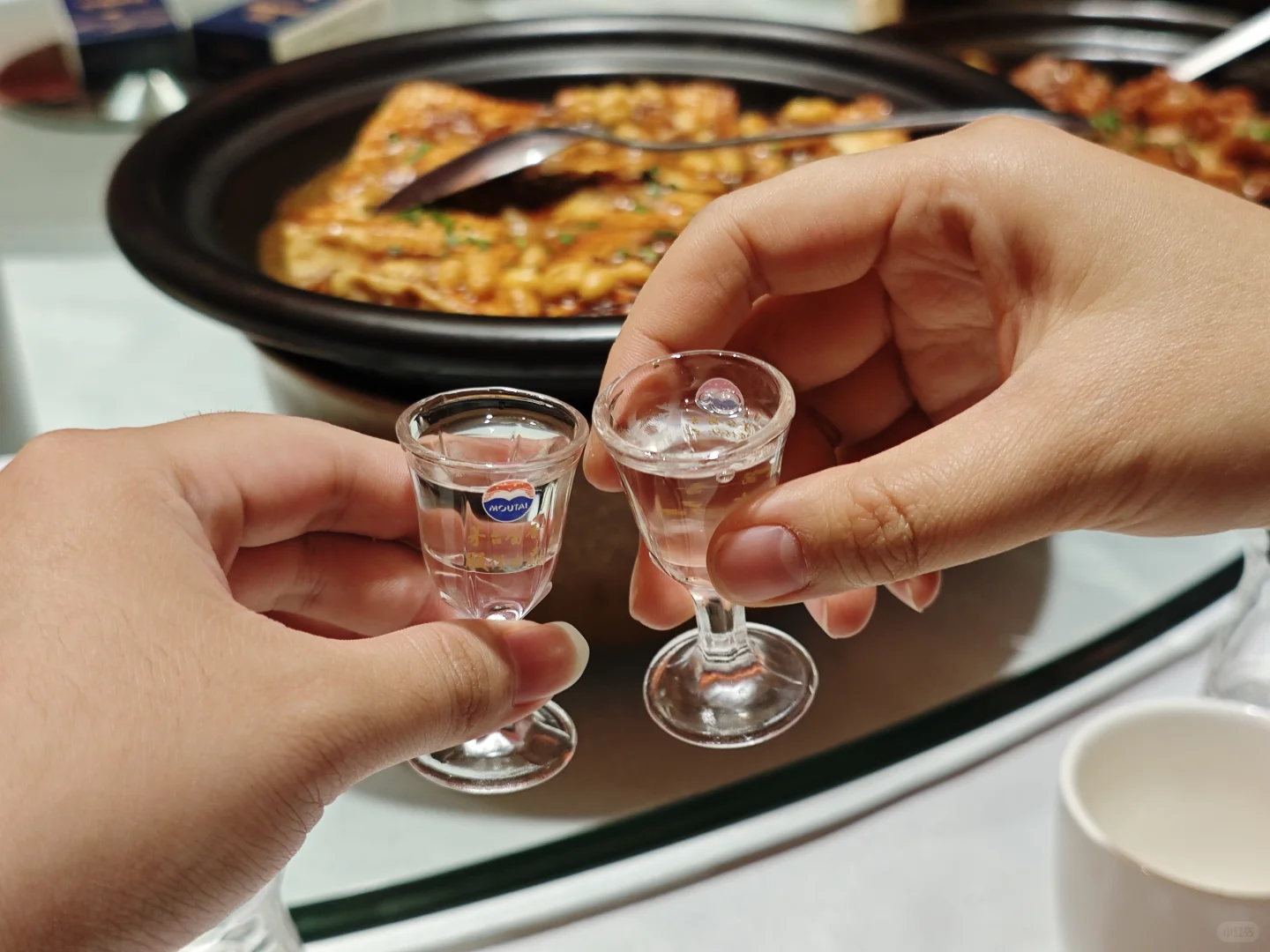 为什么喝酱酒要用小杯喝？