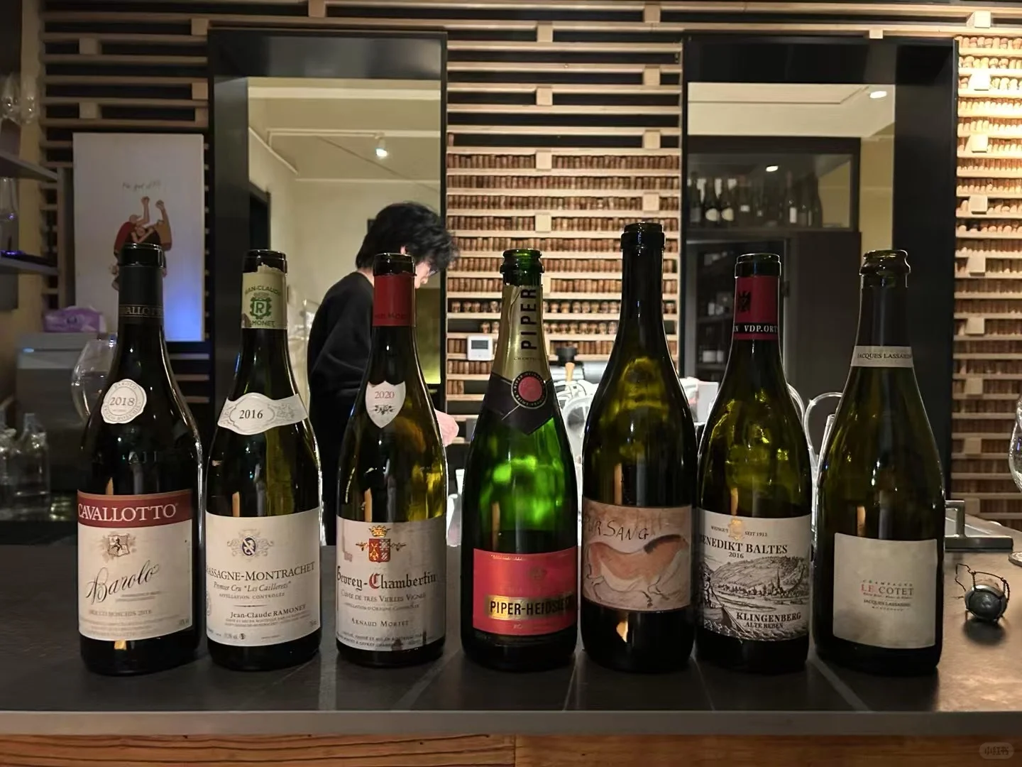 误入满厅客人都是葡萄酒专家的bistro