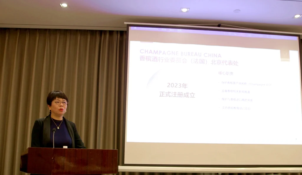 下午香槟委员会的媒体活动