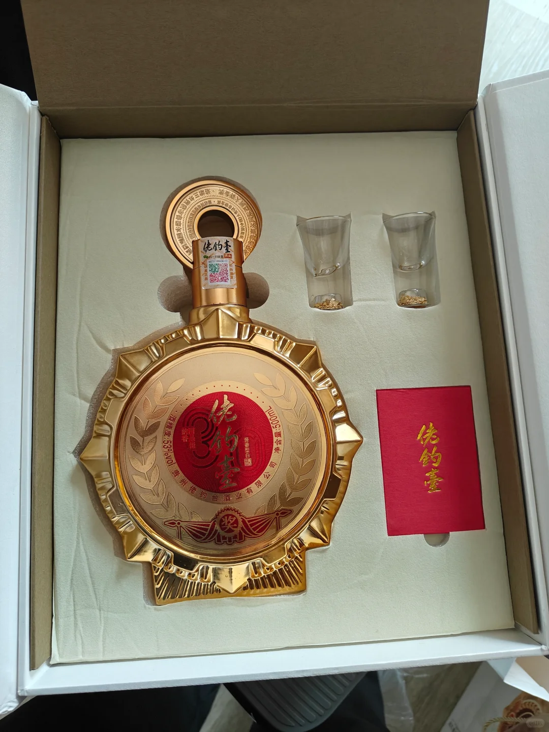 超高级白酒礼盒，送礼自用两相宜！?